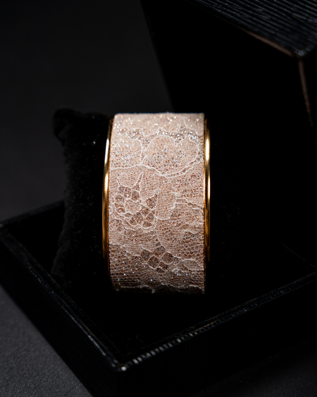 Manchette décorée Dentelle de Calais pailletée cream champagne