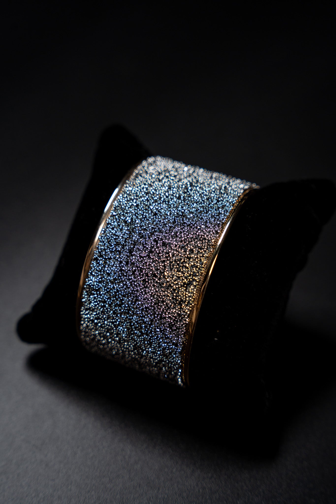 Manchette décorée Cristal Caviar bleu cosmos